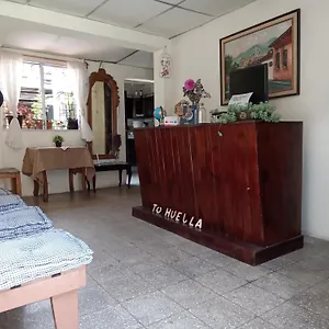 Huellas Hostel
